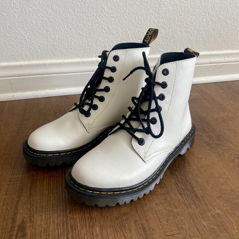 Doc Martens Women's 8 NEW Never Worn